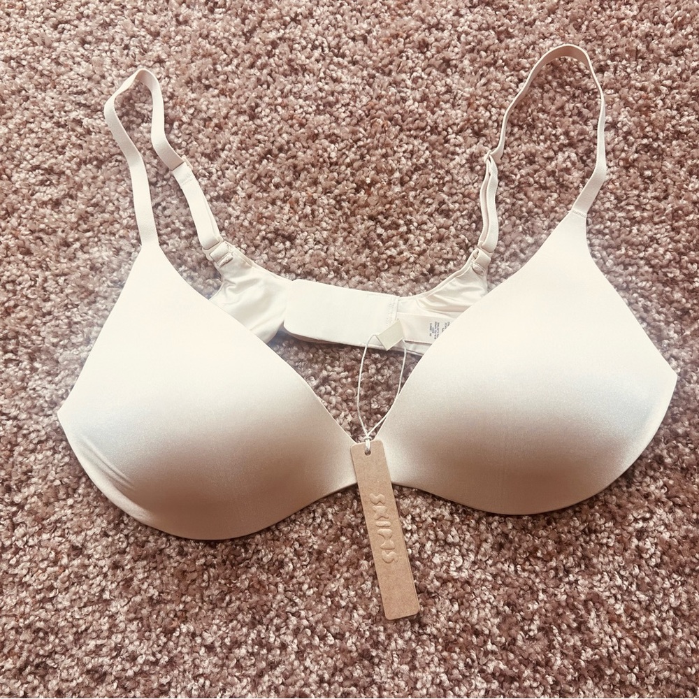 SKIMS Wireless Form Super Push Up Bra